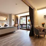 Petra 3*