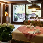 Отель Petra 3*