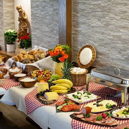 Hotel Petra 3*